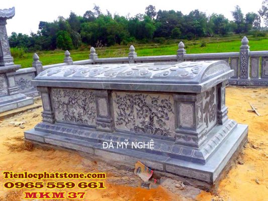 Mộ đá không mái 37