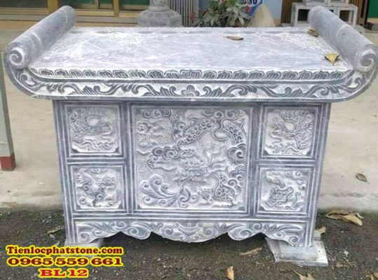 Bàn lễ đá 12