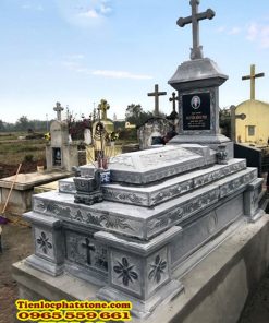 Mộ đá công giáo 33