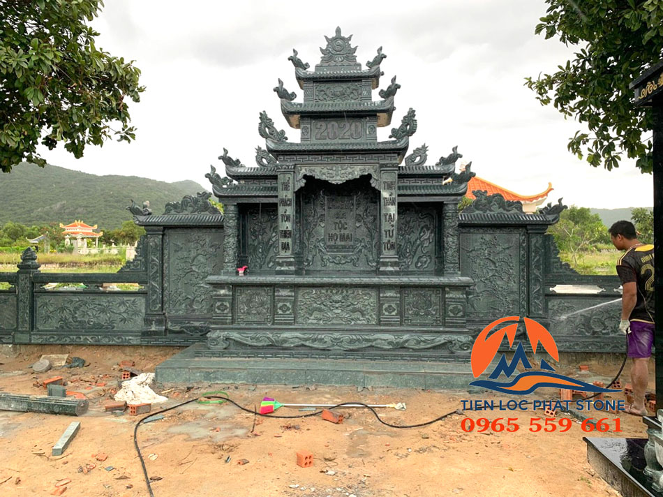 Lăng thờ đá xanh rêu