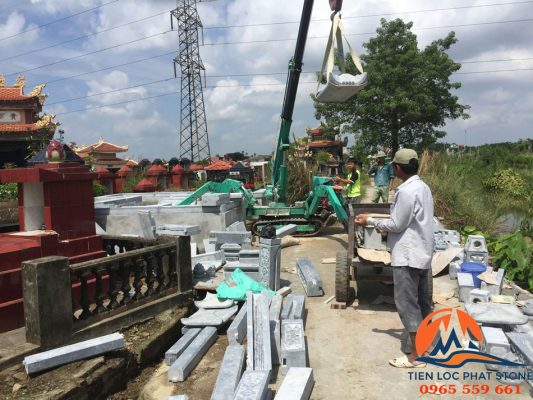 Robot được dùng để lắp đặt mái cho lăng mộ đá đôi