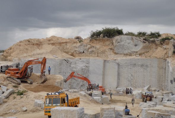 Khai thác đá tự nhiên