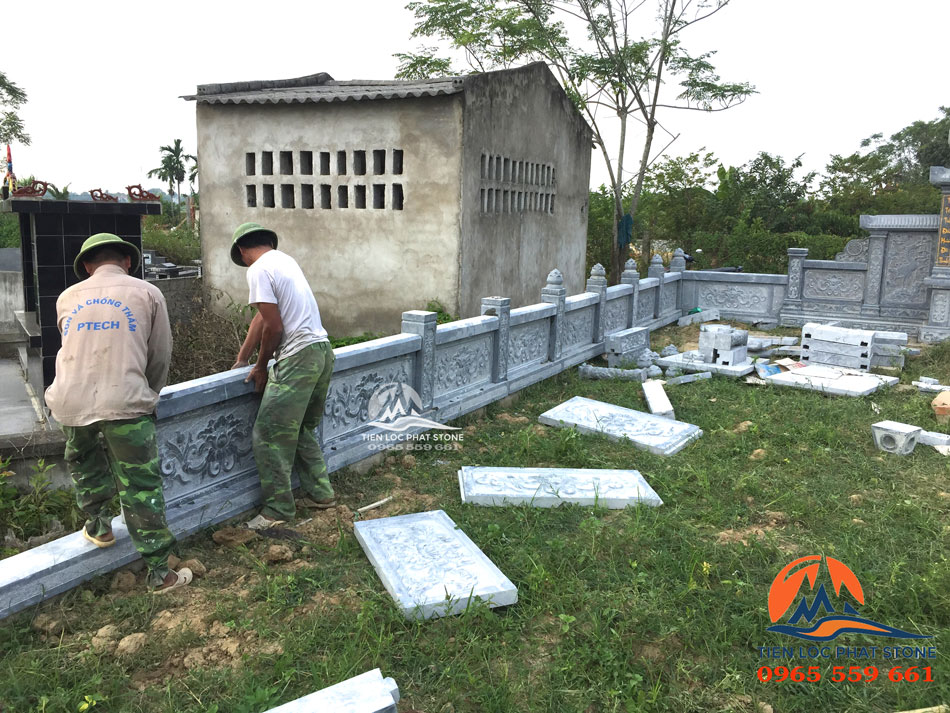 tho-da-dang-lap-dat-hang-rao-da-cho-khu-mo-yen-dinh-thanh-hoa