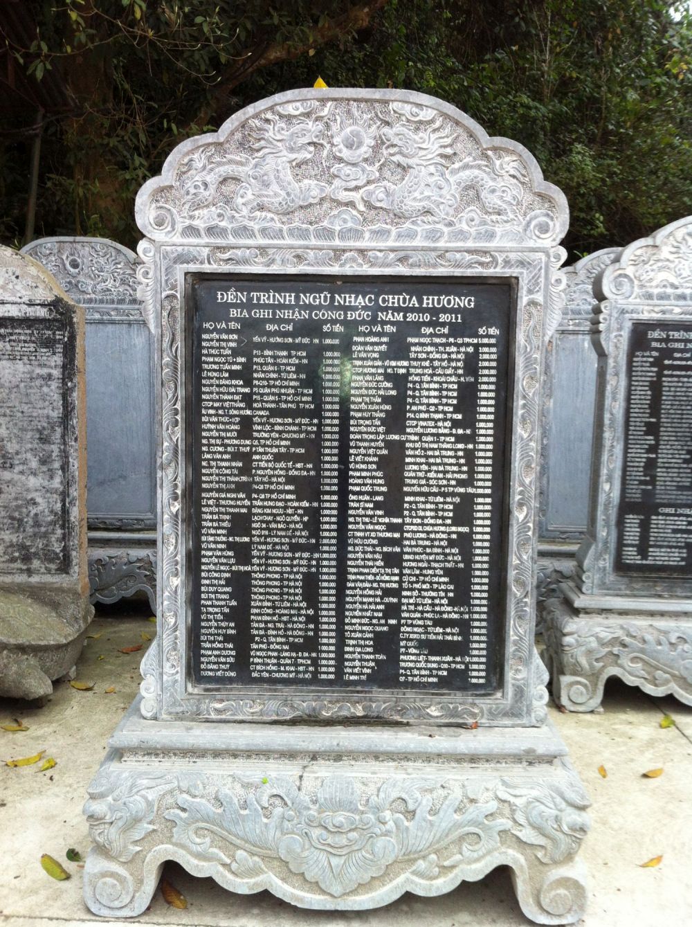 Bia đá nguyên khối tự nhiên 1