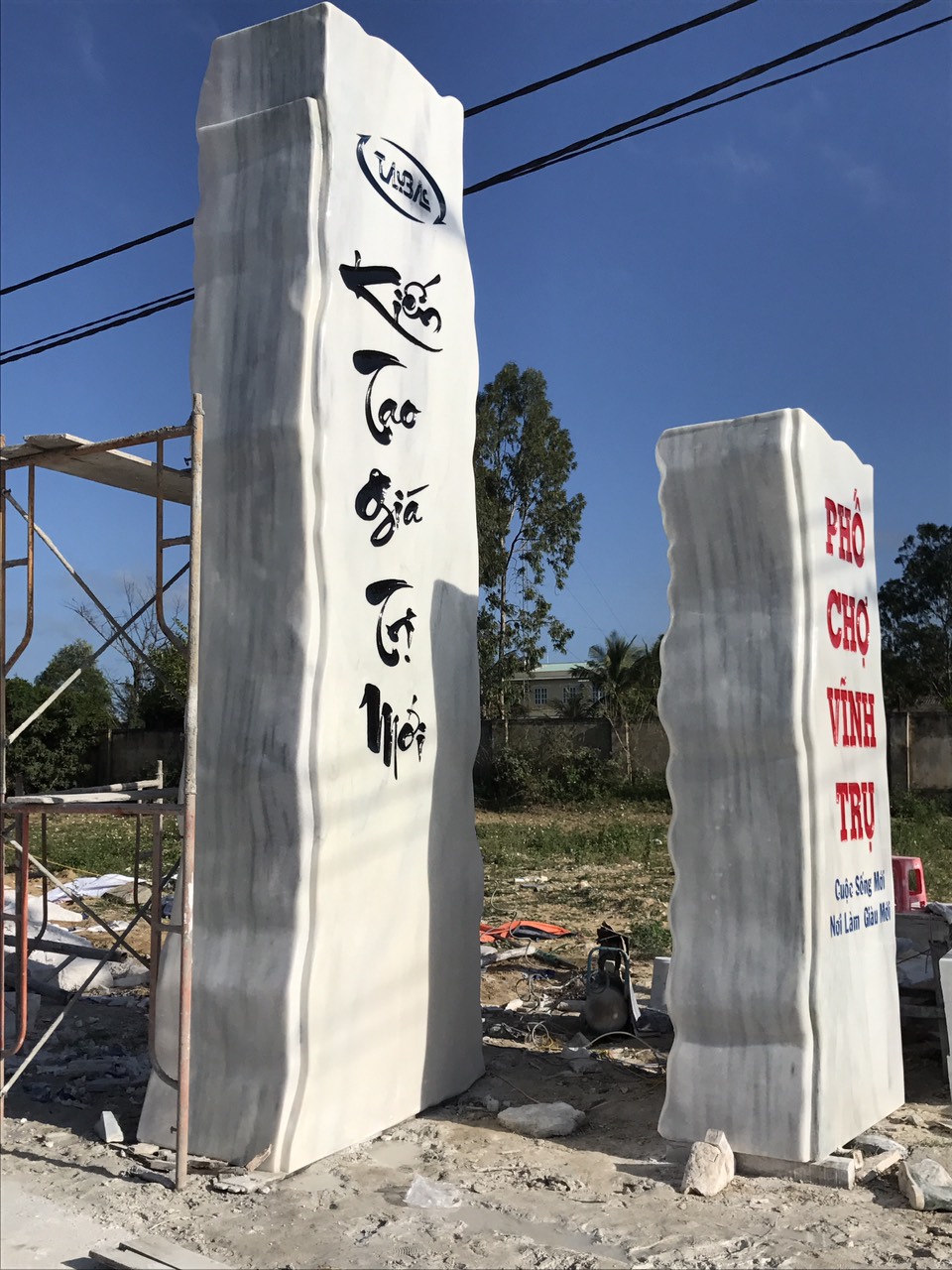 Bia đá nguyên khối tự nhiên 12