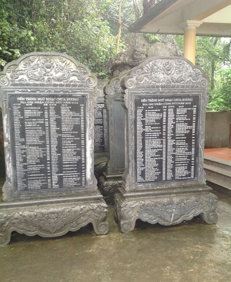 Bia đá nguyên khối tự nhiên 4