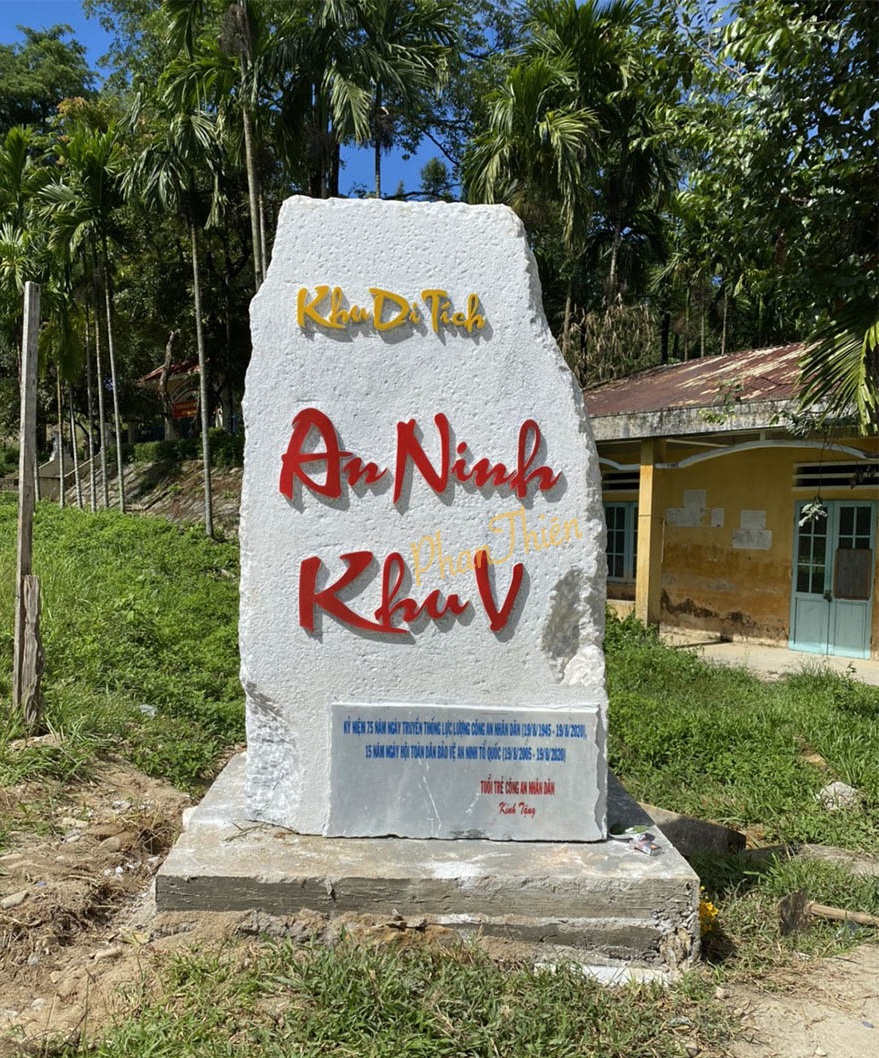 Bia đá nguyên khối tự nhiên 6