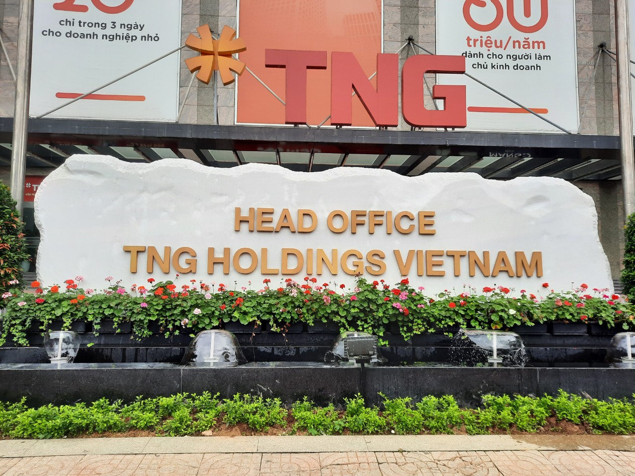 Bia đá nguyên khối tự nhiên 7