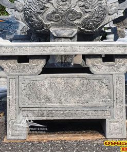Bàn lễ đá 17