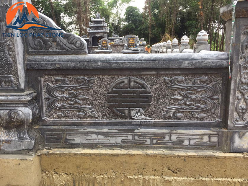 hang-rao-khu-mo-tinh-gia-voi-hoa-van-chu-tho